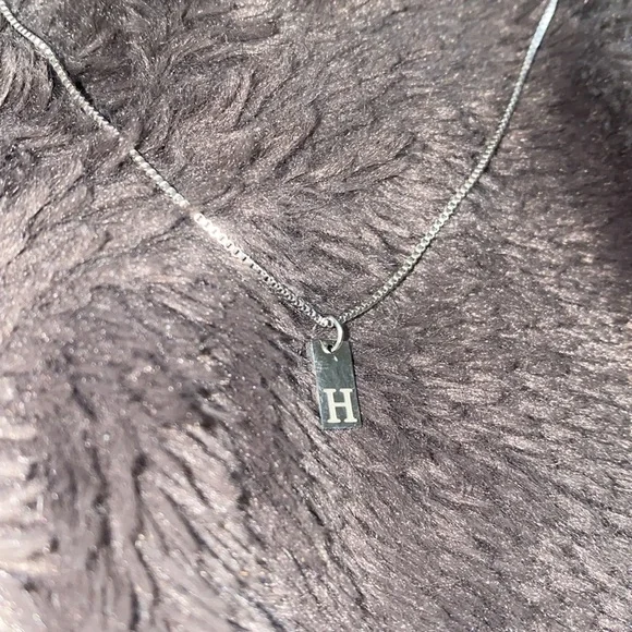 💫Brand new “H” letter necklace! - Picture 2 of 3